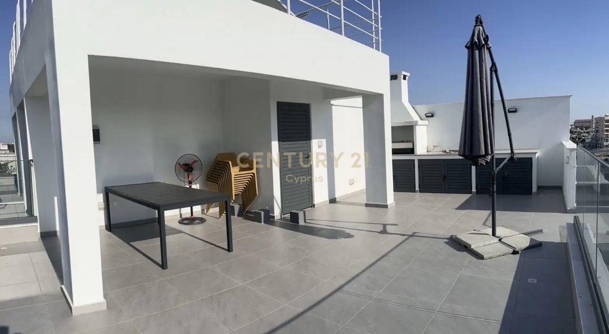 2 bedrooms Penthouse in Larnaca, Larnaka, Cyprus No. 58868