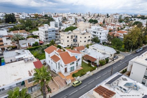4 bedrooms Villa in Strovolos, Nicosia, Cyprus No. 62018