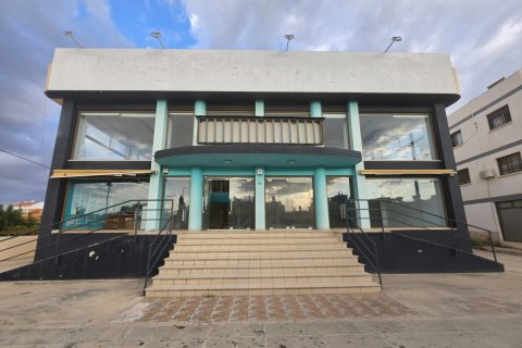 Коммерческая недвижимость 550м2 в Ларнака, Кипр № 62262
