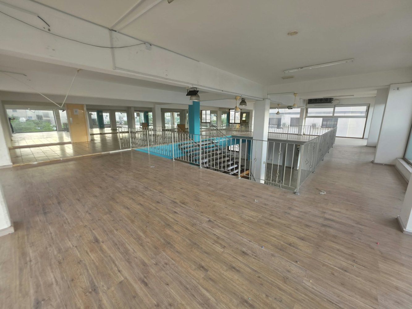 Коммерческая недвижимость 550м2 в Ларнака, Кипр № 62262