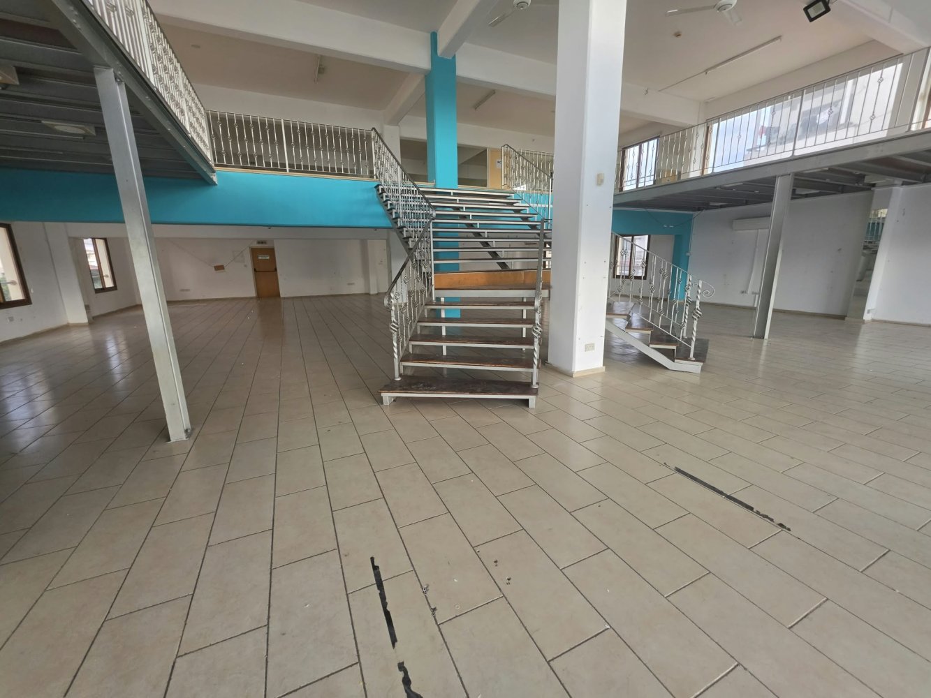 Коммерческая недвижимость 550м2 в Ларнака, Кипр № 62262