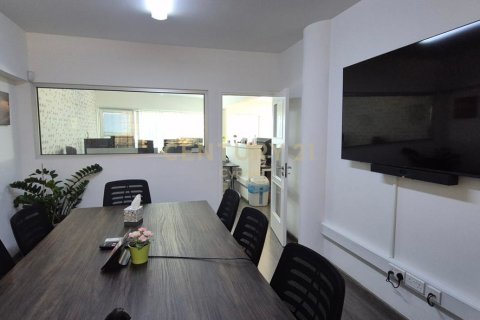 Офис 130м2 в Лимассол, Лимасол, Кипр № 59013