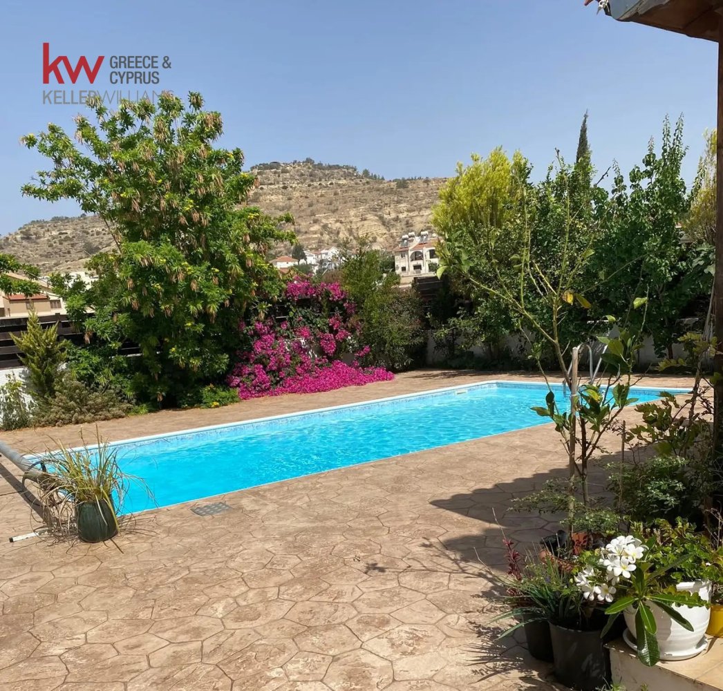 4 chambres Villa à Oroklini, Larnaka, Chypre No. 40239