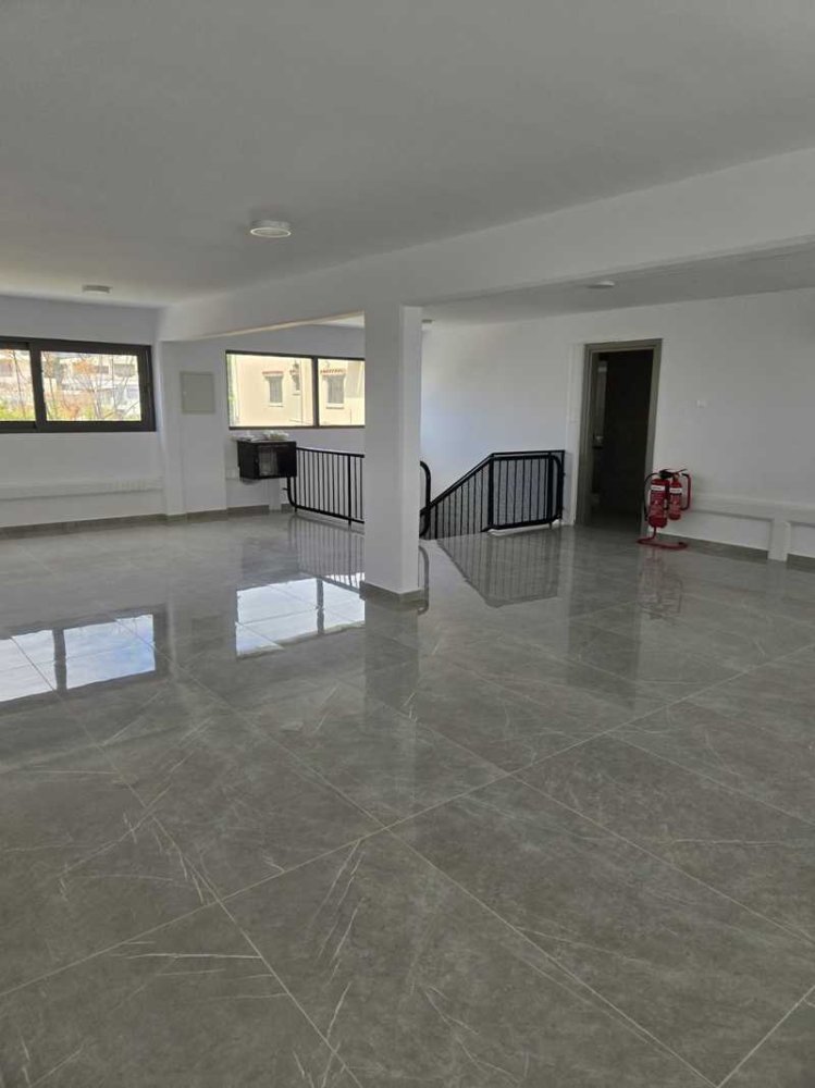 152m2 Propriété commerciale à Larnaca, Larnaka, Chypre No. 61513