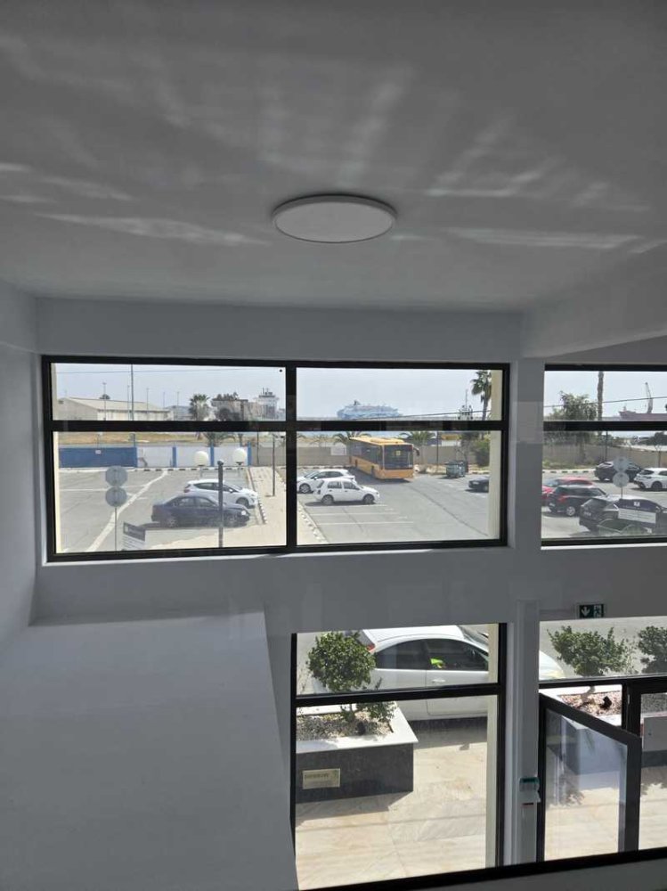152m2 Propriété commerciale à Larnaca, Larnaka, Chypre No. 61513
