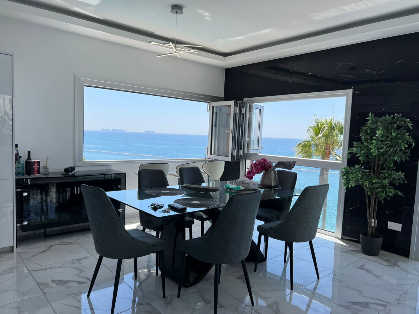 3 bedrooms Apartment in Germasogeia, Limassol, Cyprus No. 60519