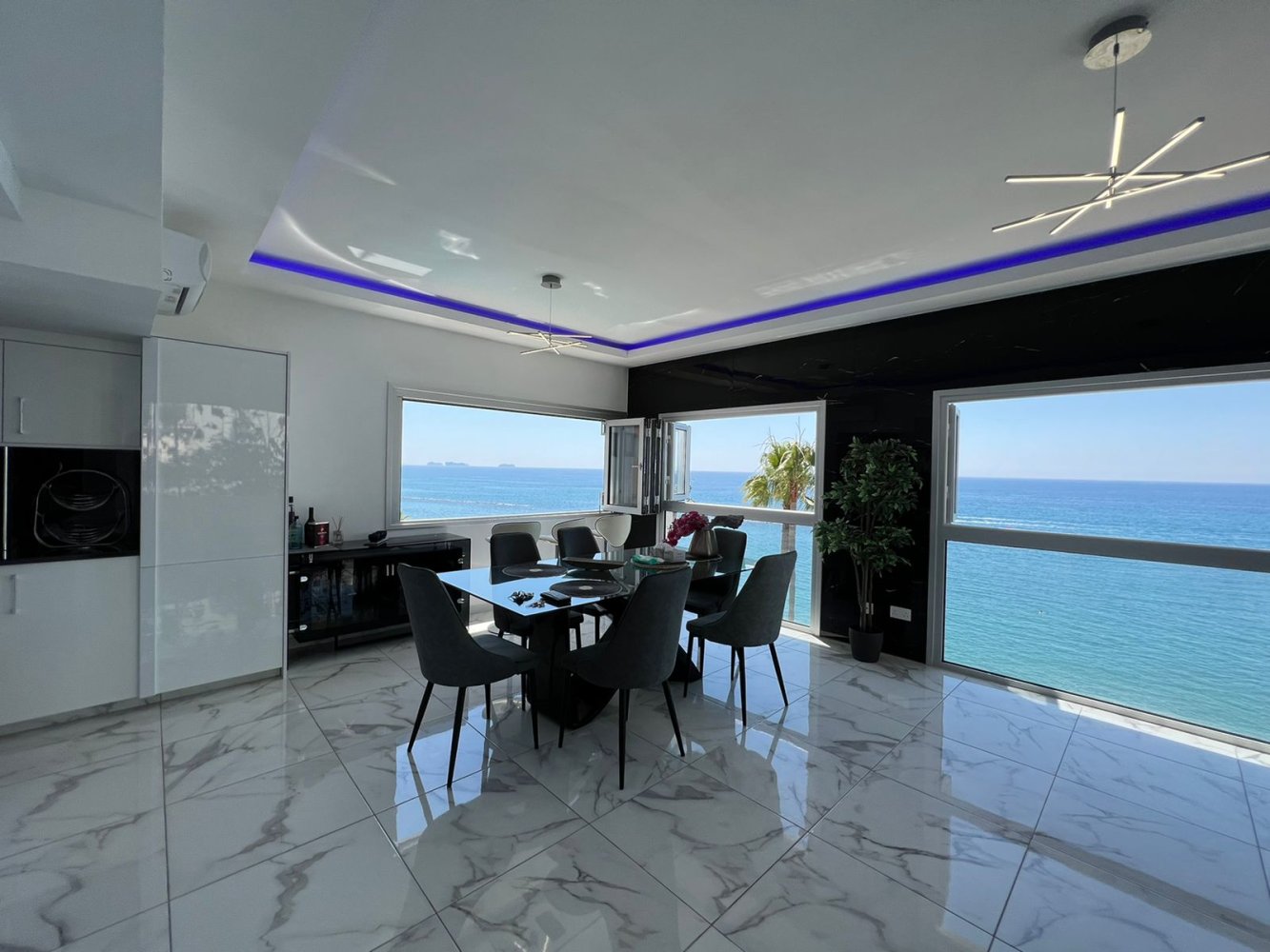 3 bedrooms Apartment in Germasogeia, Limassol, Cyprus No. 60519