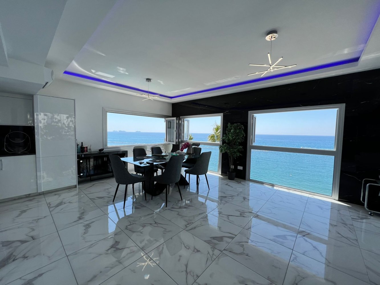 3 bedrooms Apartment in Germasogeia, Limassol, Cyprus No. 60519