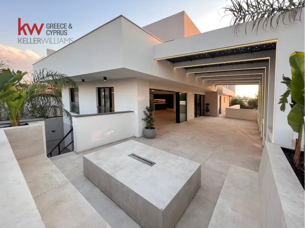 7 bedrooms Villa in Latsia, Nicosia, Cyprus No. 61215