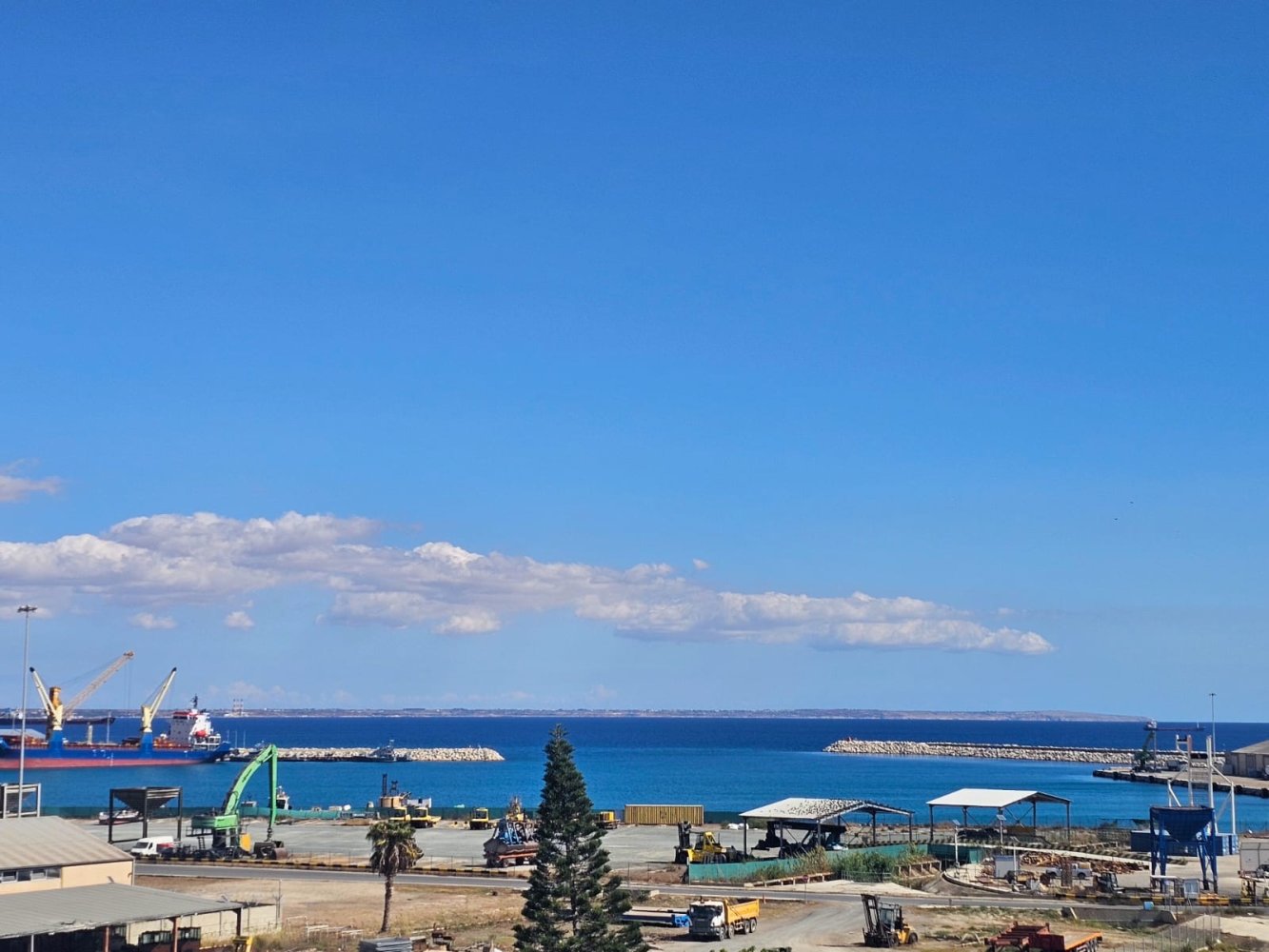 Квартира с 2 спальнями в Ларнака, Кипр № 60985