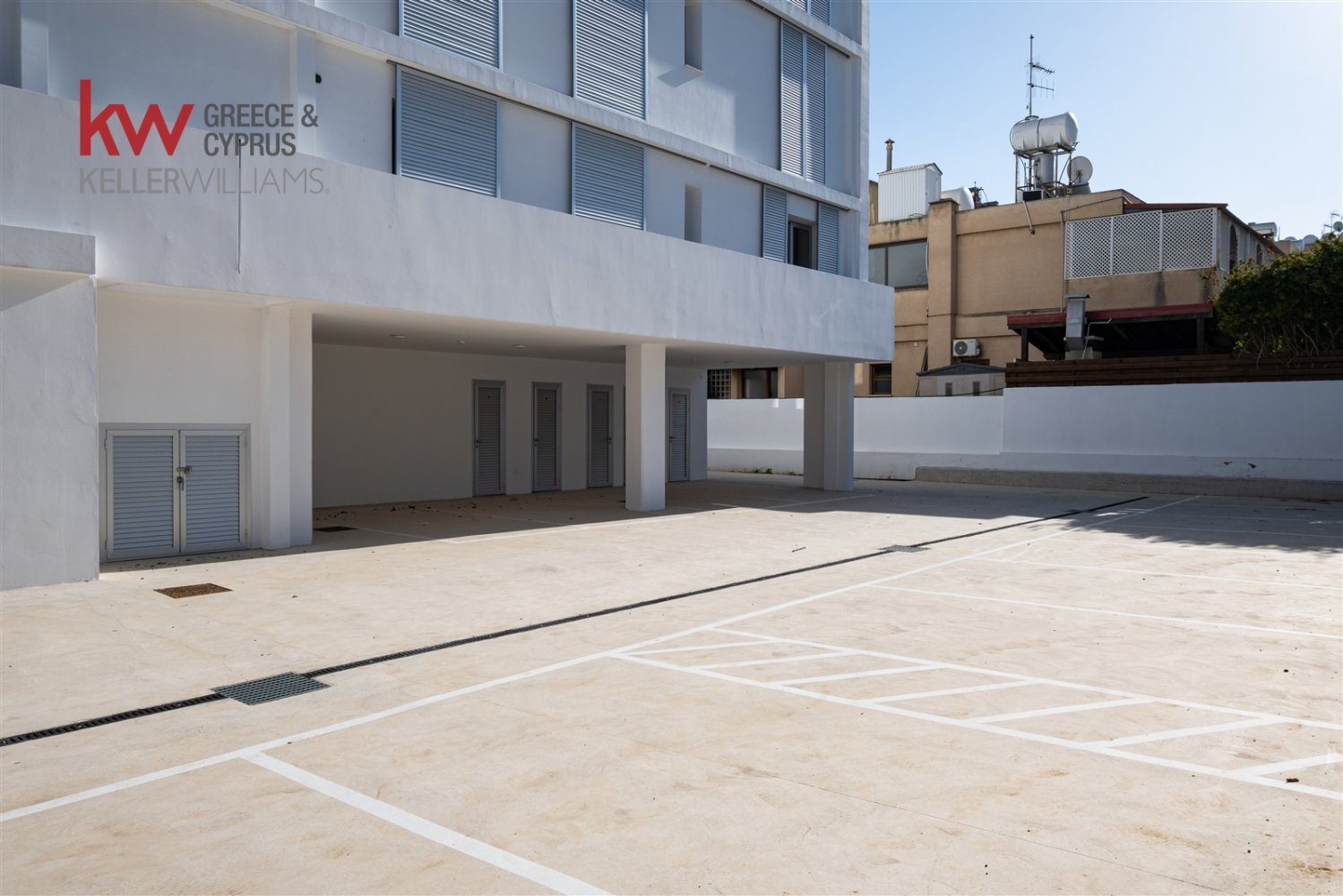 106m2 Shop in Strovolos, Nicosia, Cyprus No. 60304