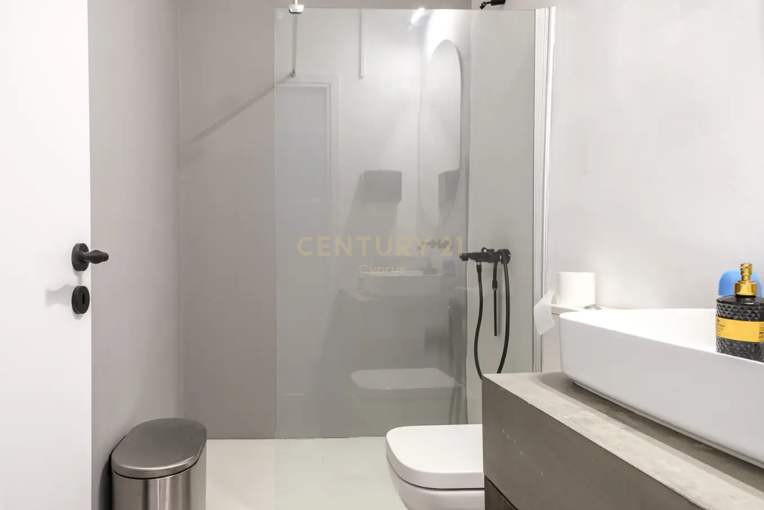 Офис 330м2 в Лимассол, Лимасол, Кипр № 59014