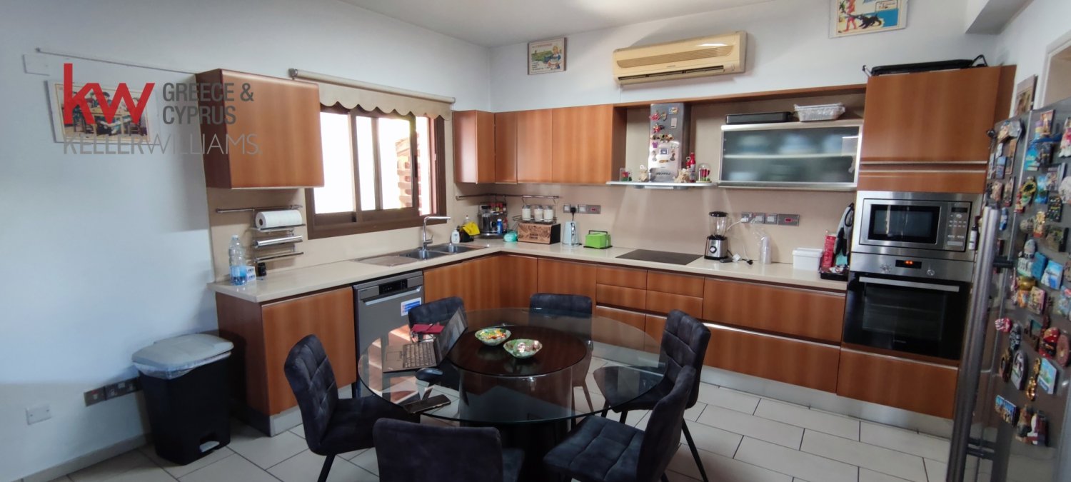 Таунхаус с 4 спальнями в Лакатамия, Никосия, Кипр № 40501