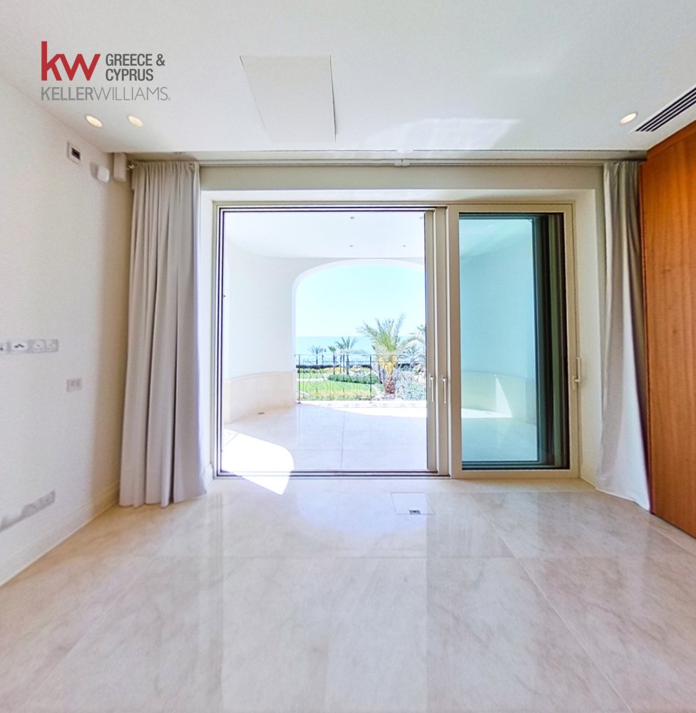 6 bedrooms Villa in Pervolia, Larnaka, Cyprus No. 40148