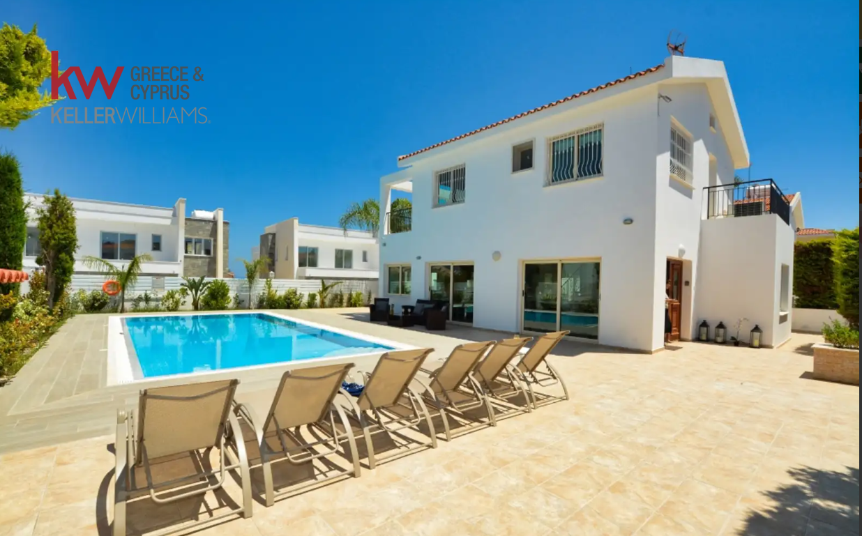 4 bedrooms Villa in Paralimni, Ammochostos, Cyprus No. 39944