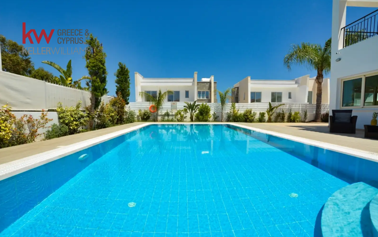 4 bedrooms Villa in Paralimni, Ammochostos, Cyprus No. 39944