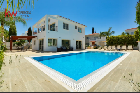 4 bedrooms Villa in Paralimni, Ammochostos, Cyprus No. 39944