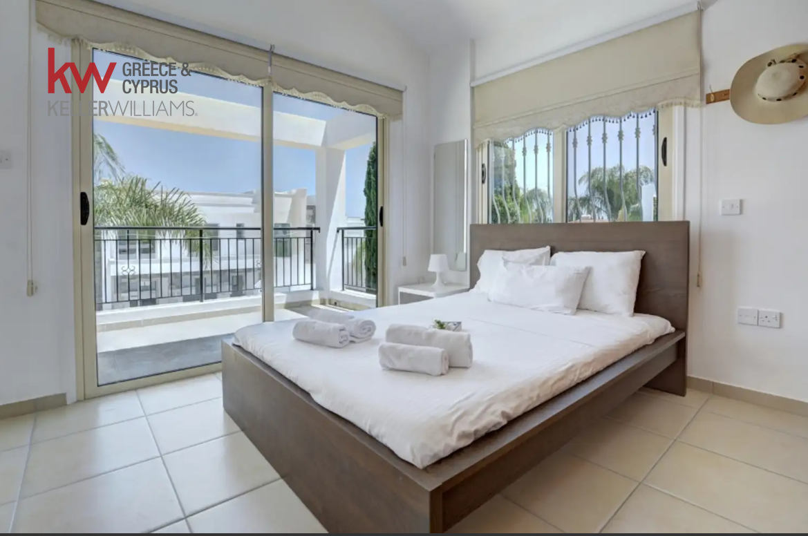 4 bedrooms Villa in Paralimni, Ammochostos, Cyprus No. 39944