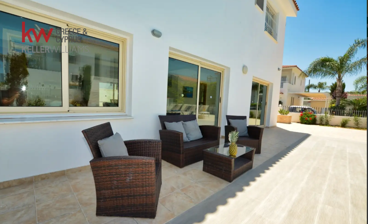 4 bedrooms Villa in Paralimni, Ammochostos, Cyprus No. 39944