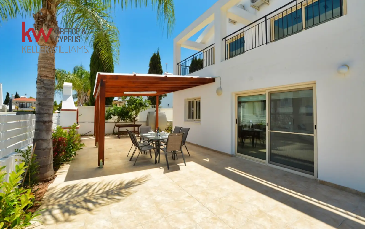 4 bedrooms Villa in Paralimni, Ammochostos, Cyprus No. 39944