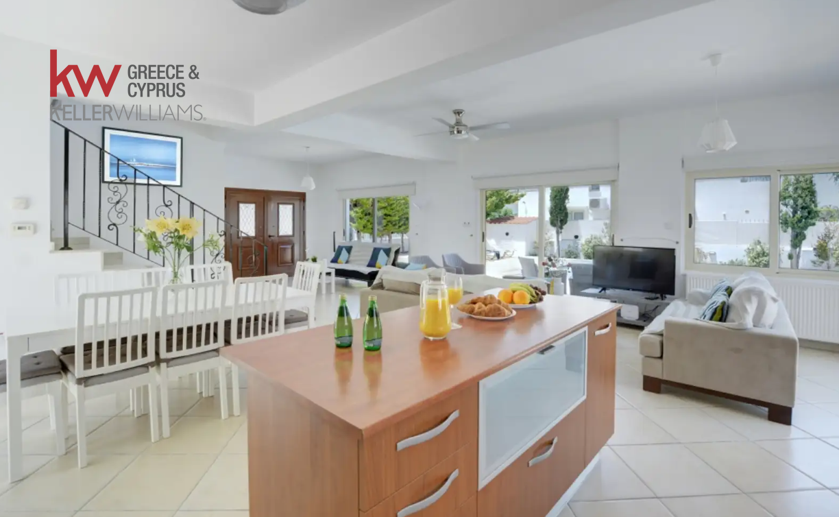 4 bedrooms Villa in Paralimni, Ammochostos, Cyprus No. 39944