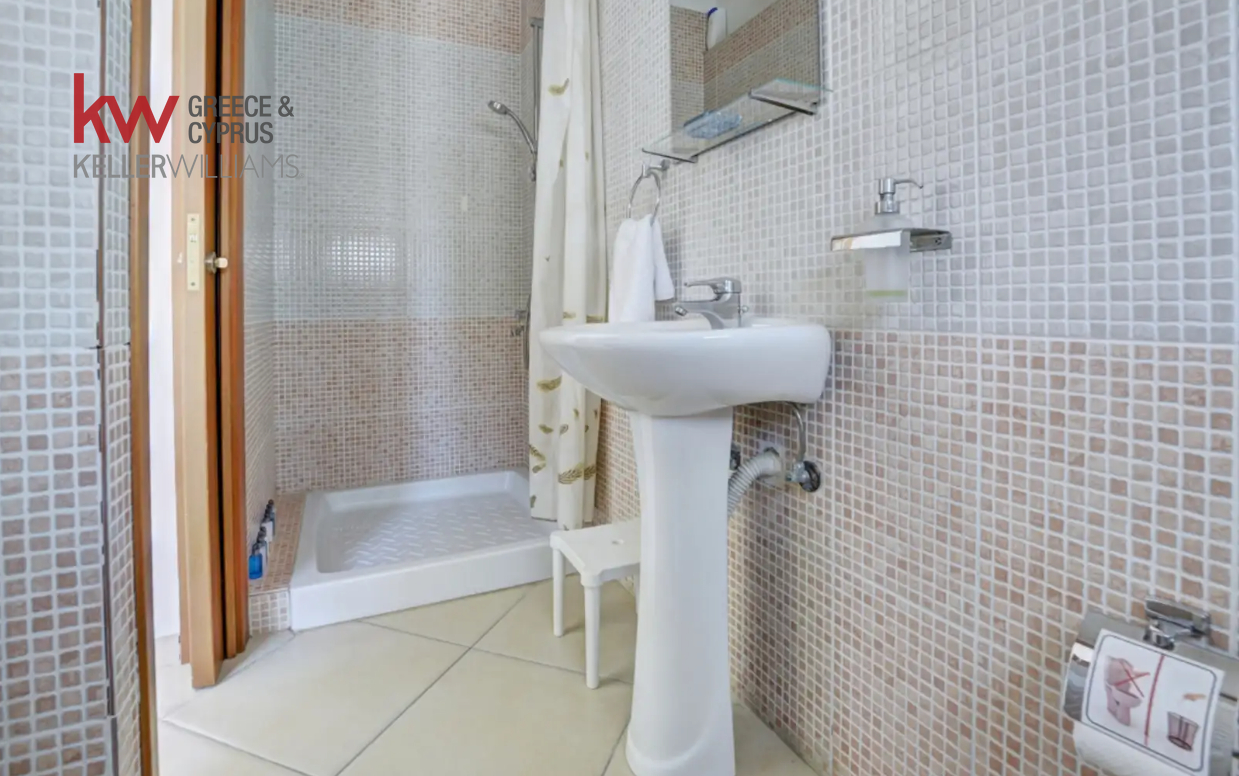 4 bedrooms Villa in Paralimni, Ammochostos, Cyprus No. 39944