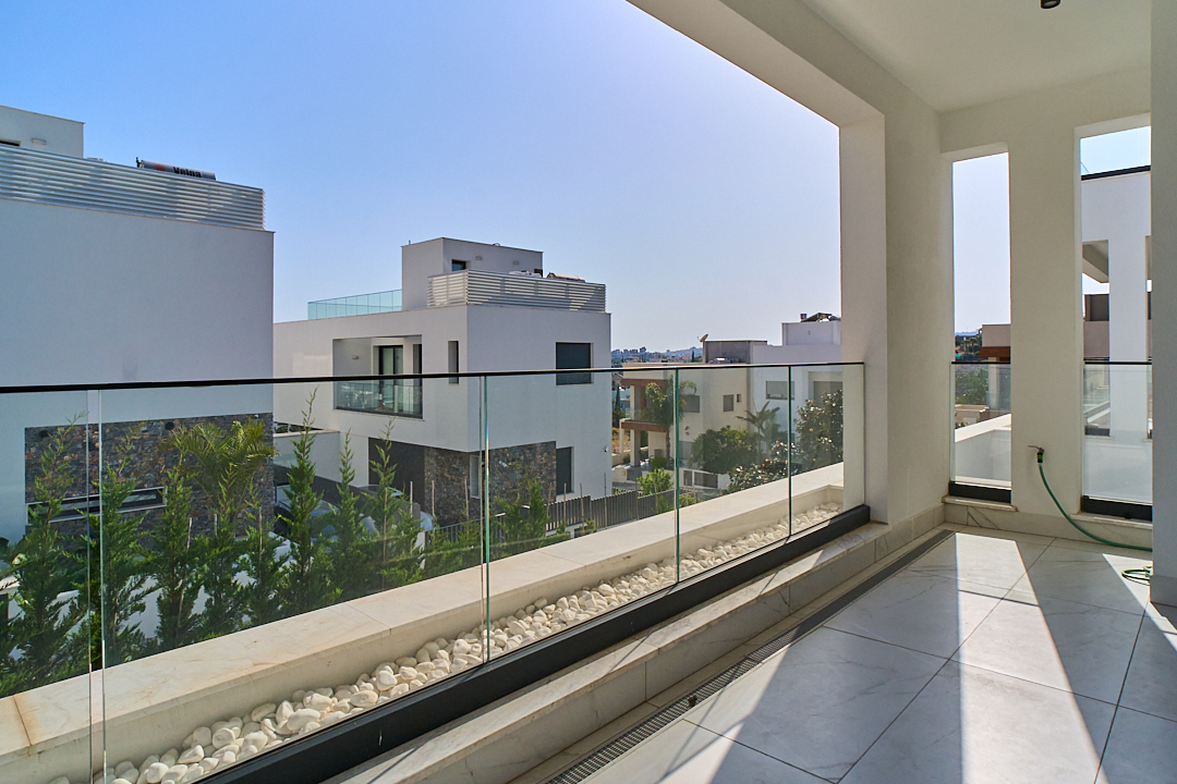 4 bedrooms Villa in Germasogeia, Limassol, Cyprus No. 61988