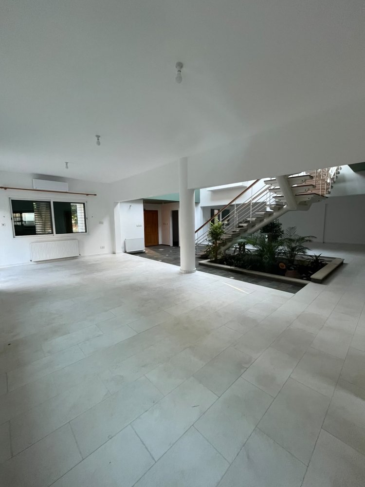 8 habitaciones Local comercial en Limassol, Chipre No. 62256