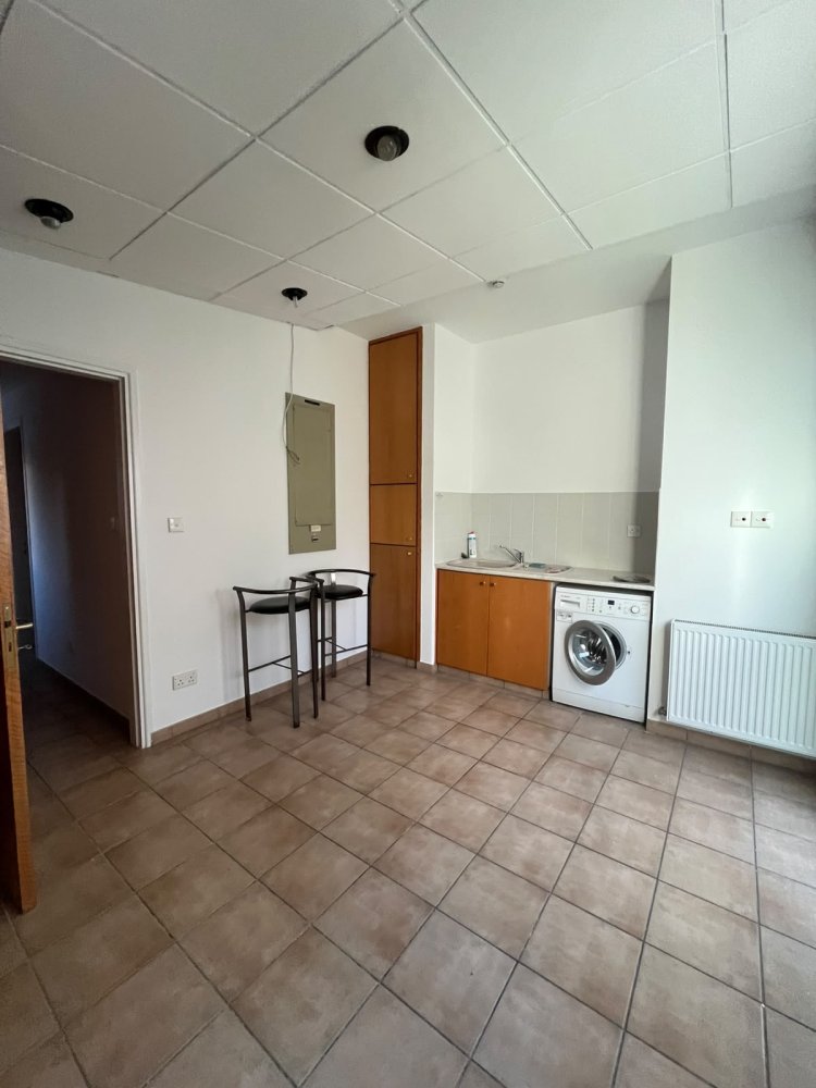 8 habitaciones Local comercial en Limassol, Chipre No. 62256