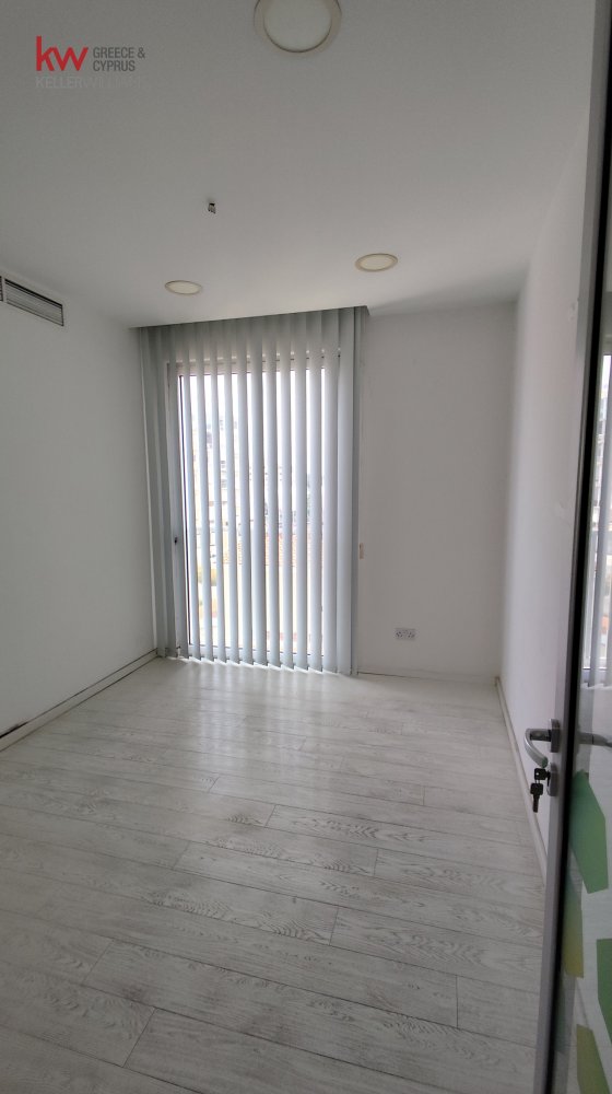 6 rooms Office in Nicosia, Cyprus No. 40138
