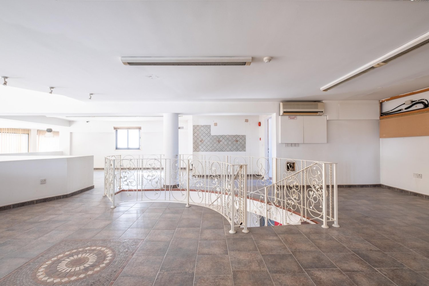 952m2 Local comercial en Nicosia, Chipre No. 65533
