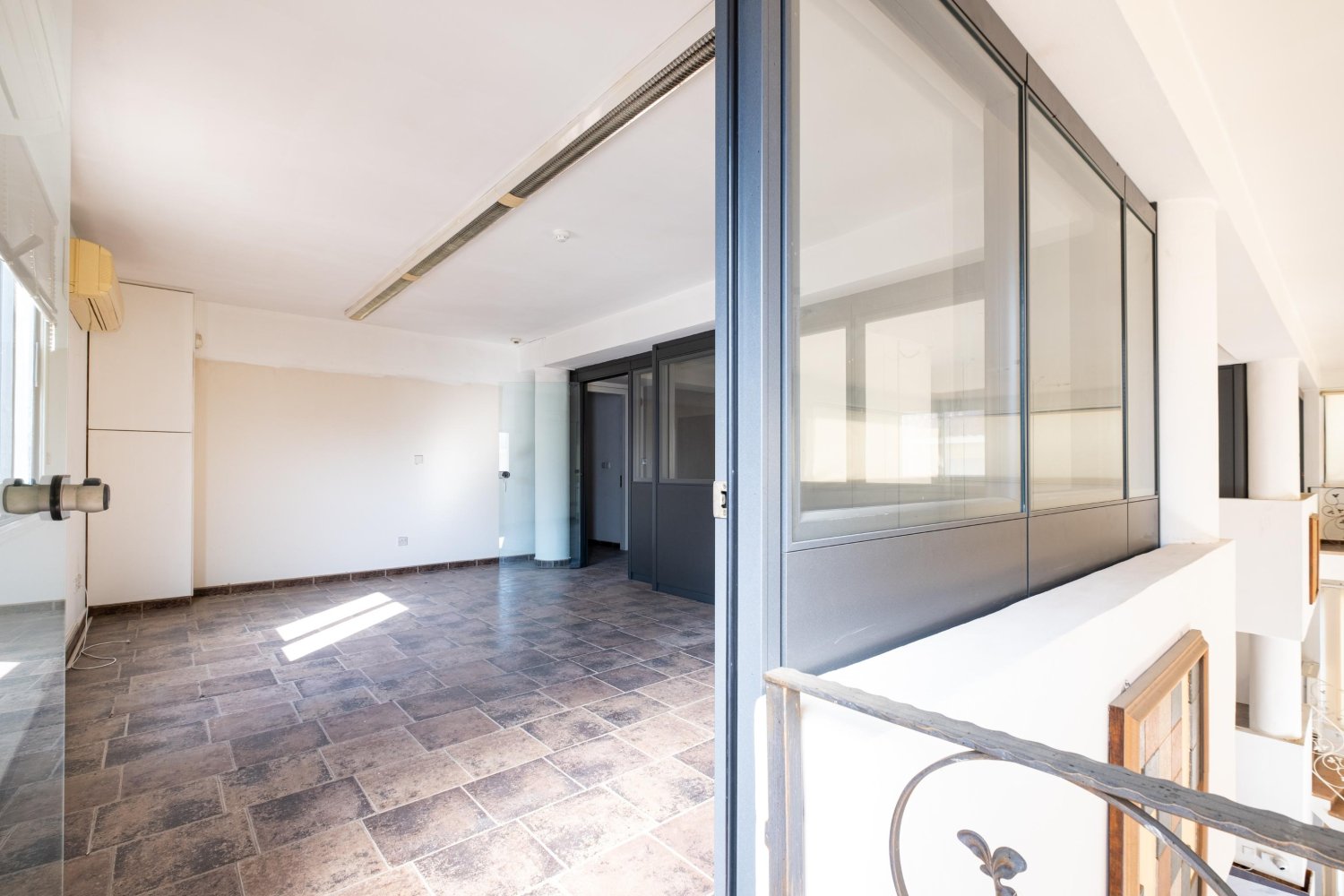 952m2 Local comercial en Nicosia, Chipre No. 65533
