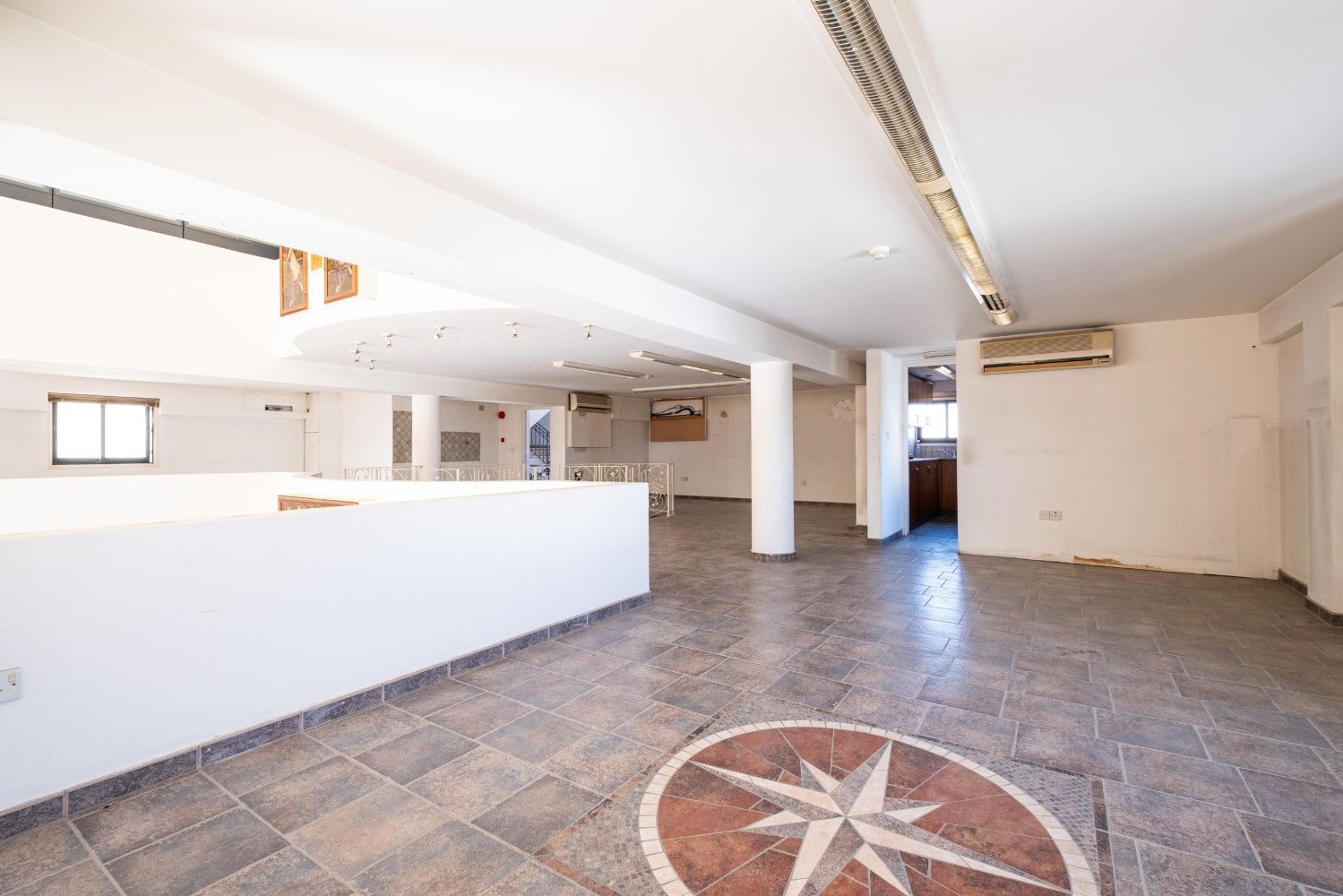 952m2 Local comercial en Nicosia, Chipre No. 65533