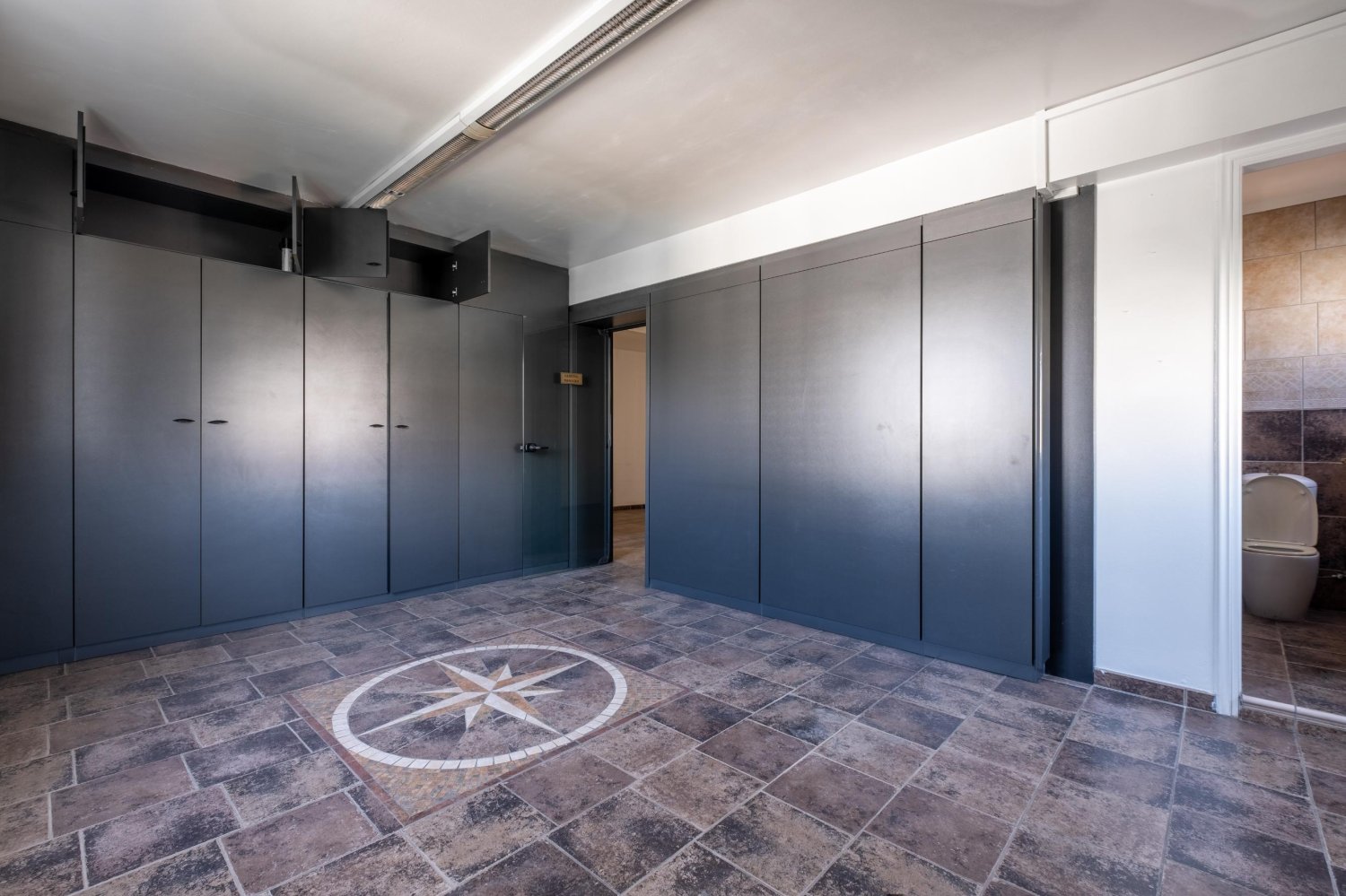 952m2 Local comercial en Nicosia, Chipre No. 65533