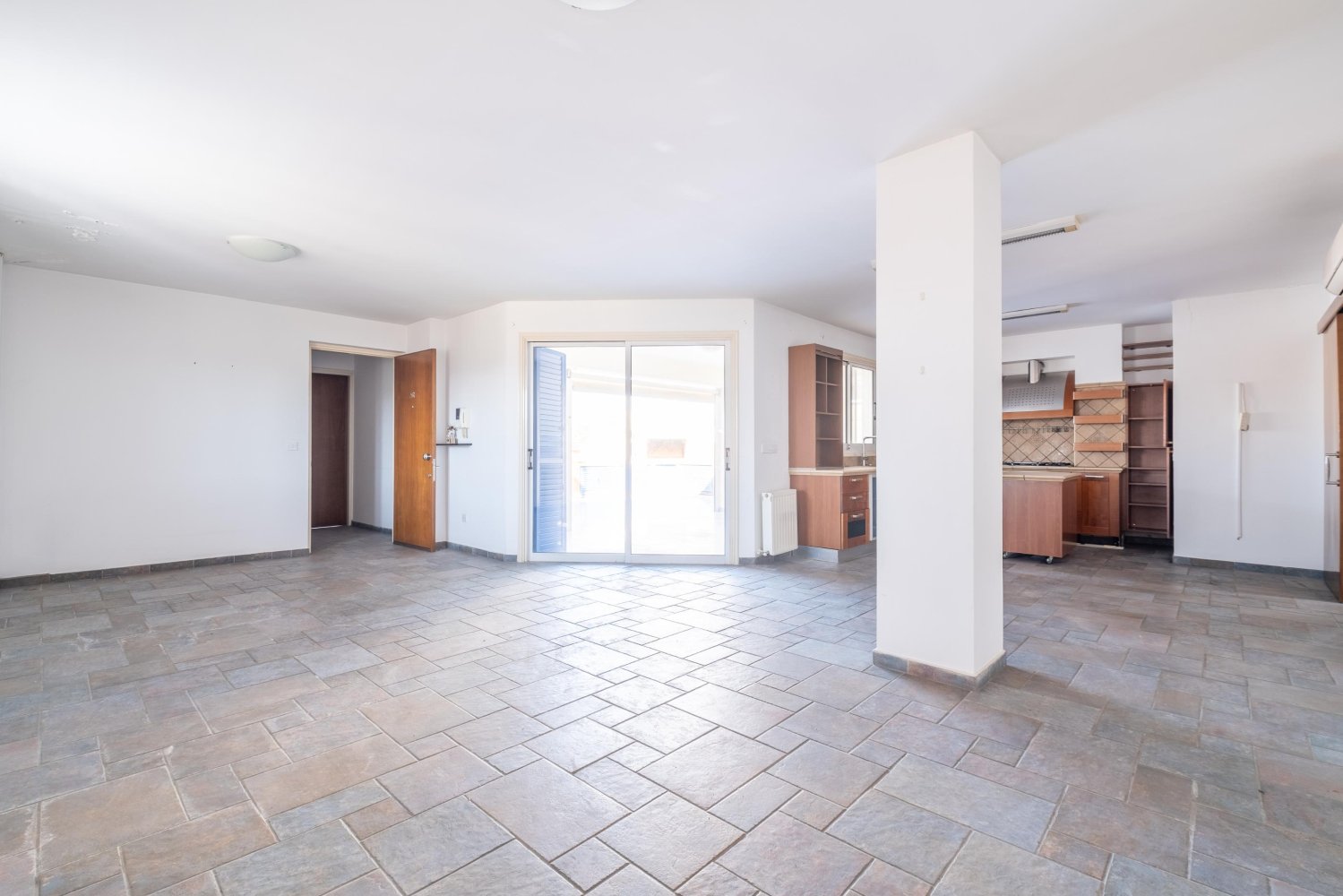 952m2 Local comercial en Nicosia, Chipre No. 65533