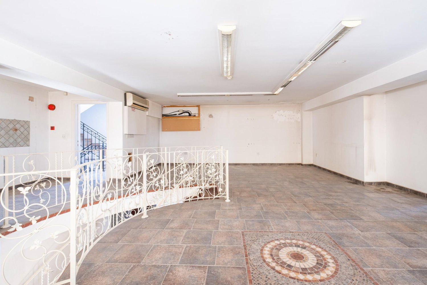 952m2 Local comercial en Nicosia, Chipre No. 65533