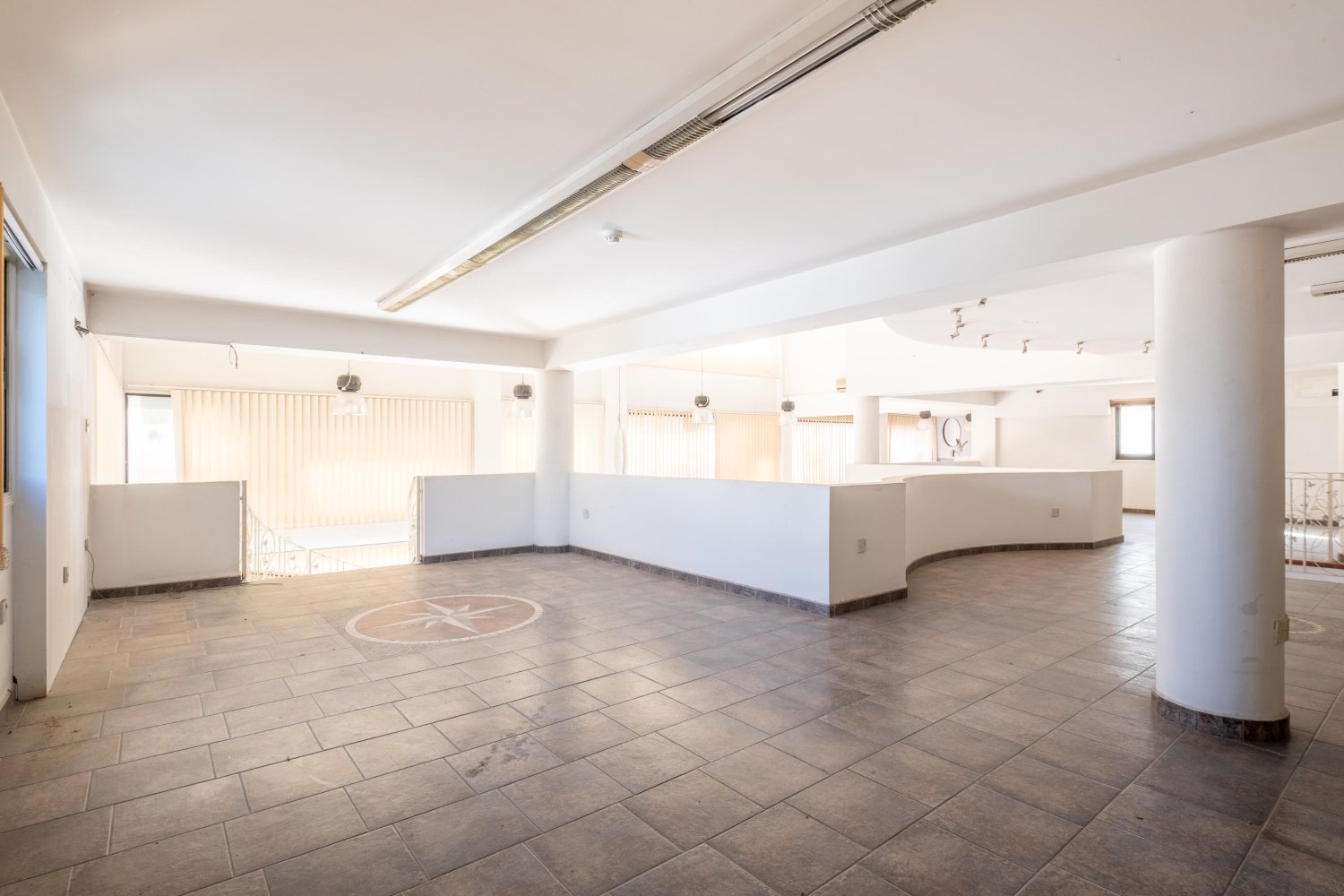 952m2 Local comercial en Nicosia, Chipre No. 65533
