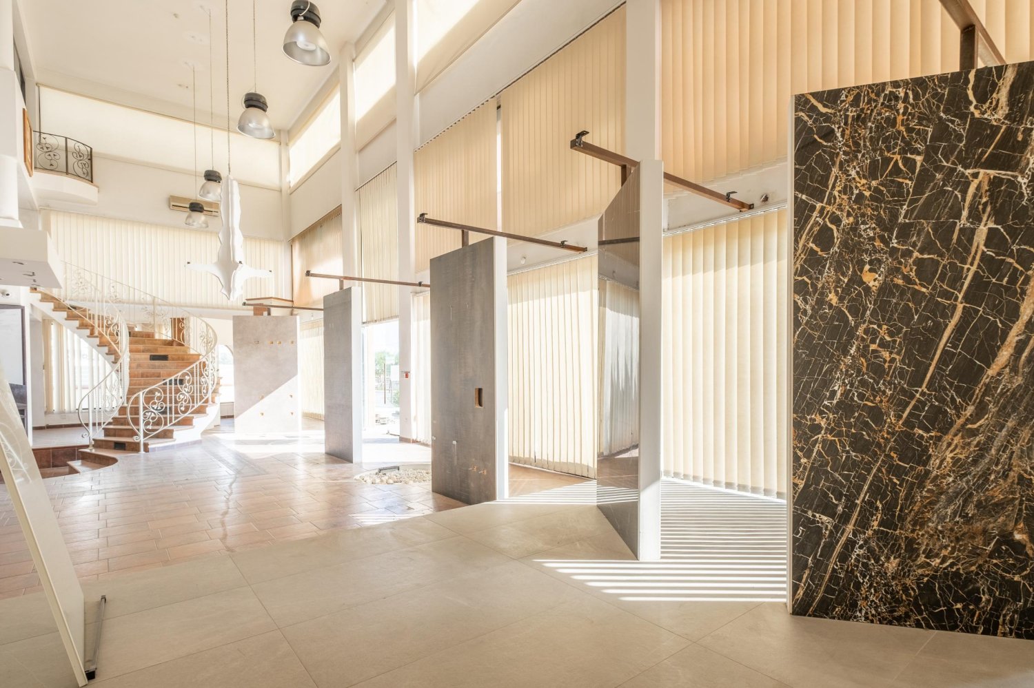 952m2 Local comercial en Nicosia, Chipre No. 65533