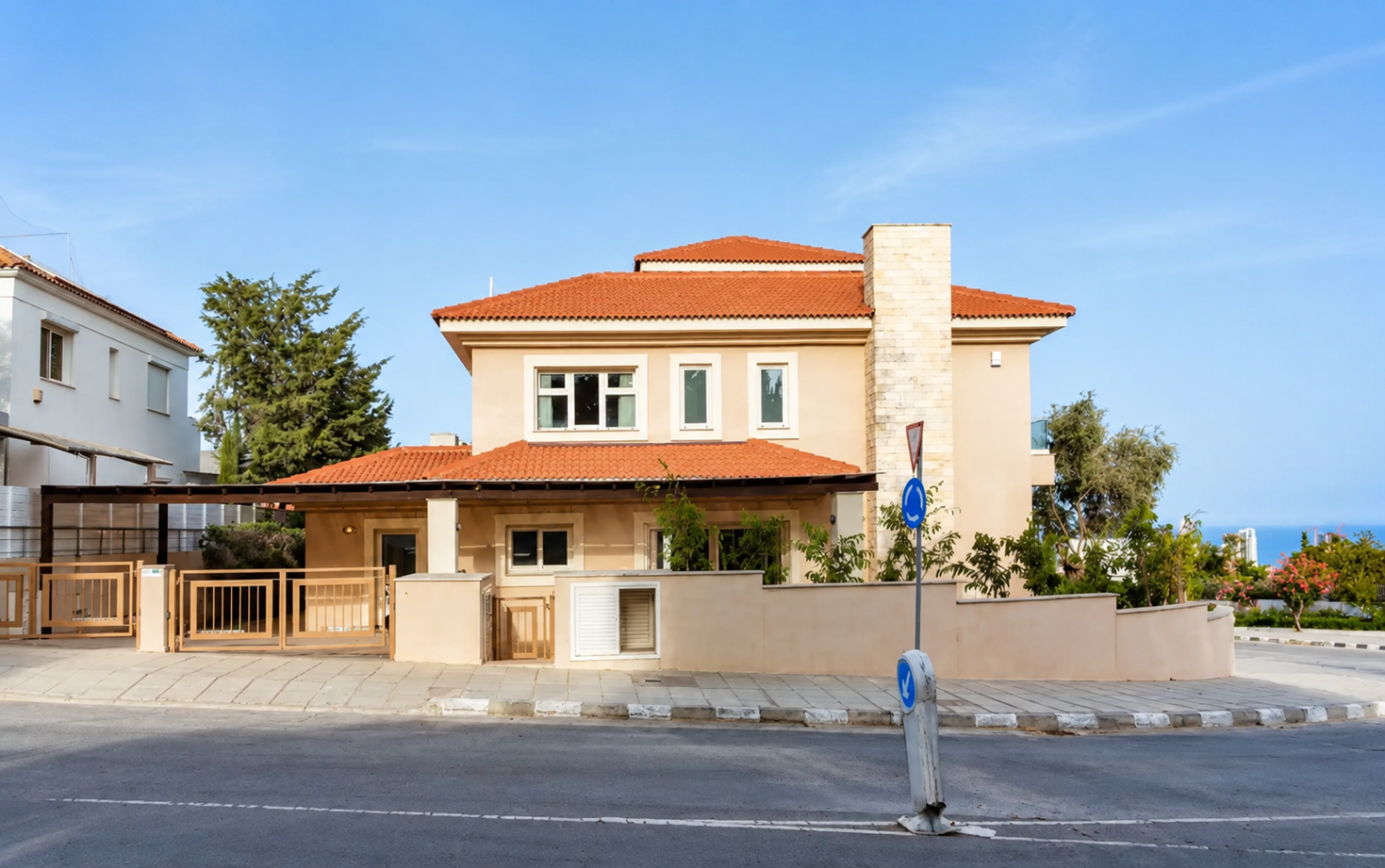 6 bedrooms Villa in Germasogeia, Limassol, Cyprus No. 61588