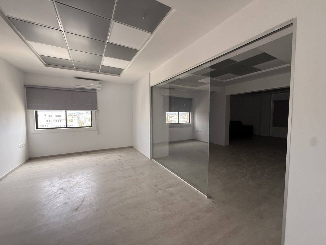 Офис с 6 комнатами в Ларнака, Кипр № 61369
