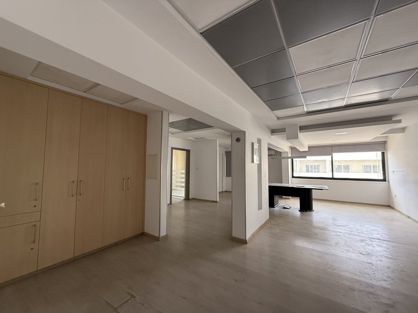 Офис с 6 комнатами в Ларнака, Кипр № 61369