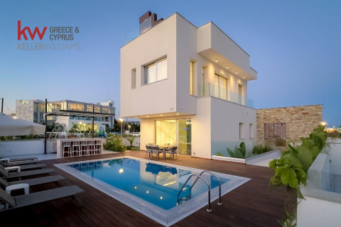 4 bedrooms Villa in Ayia Napa, Ammochostos, Cyprus No. 40472