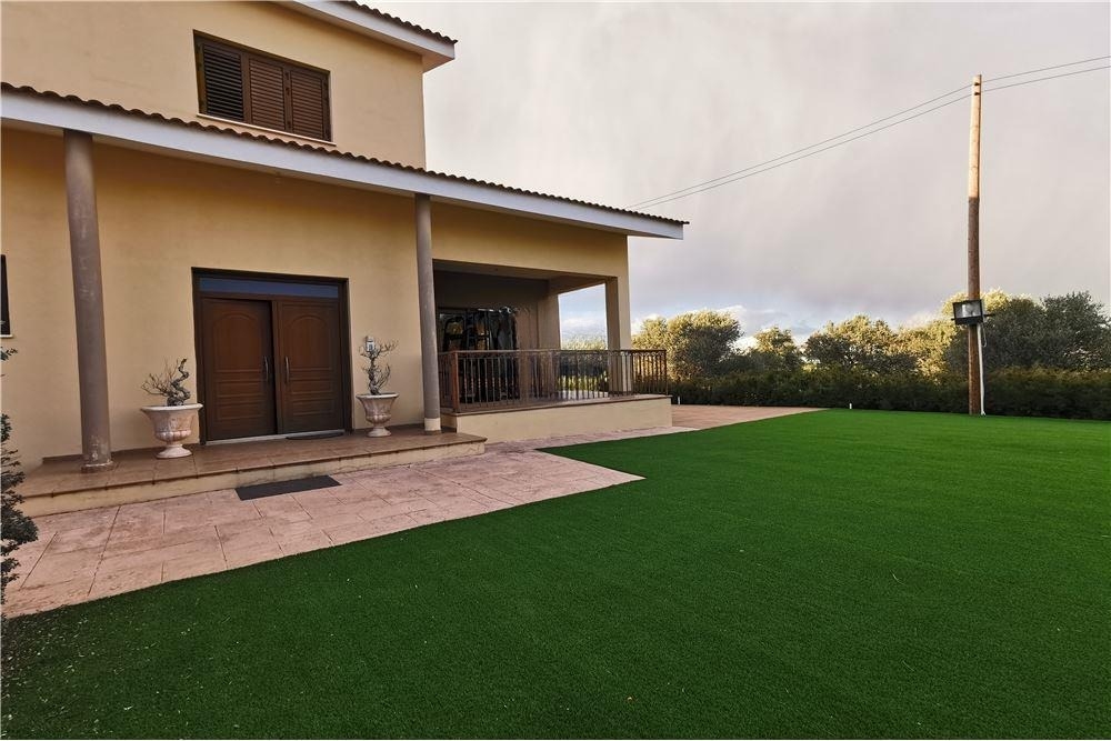 4 bedrooms Villa in Lakatamia, Nicosia, Cyprus No. 40261