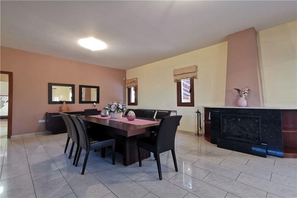 4 bedrooms Villa in Lakatamia, Nicosia, Cyprus No. 40261