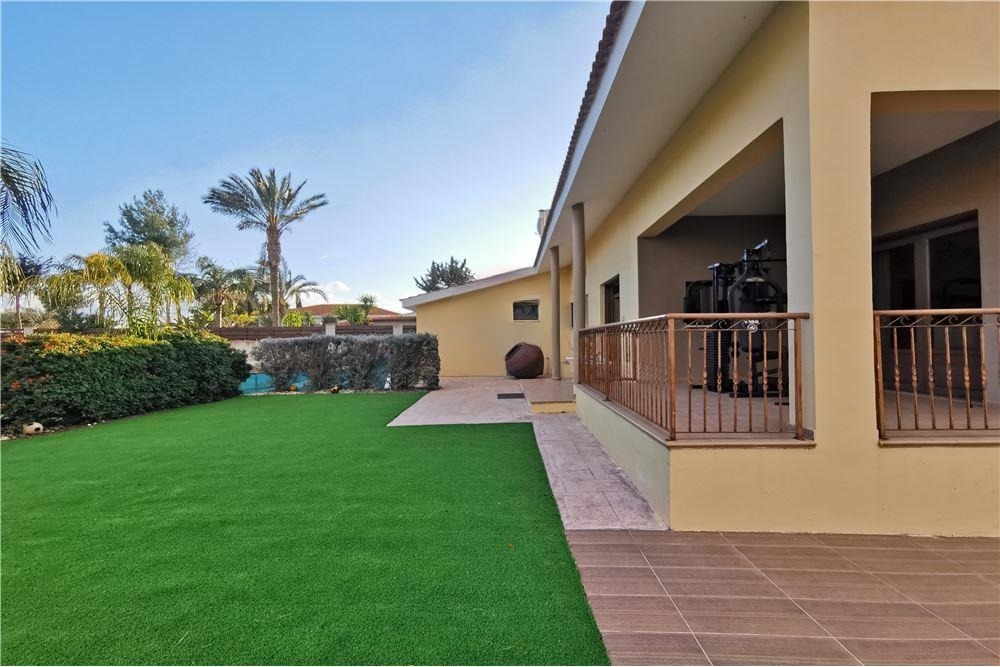 4 bedrooms Villa in Lakatamia, Nicosia, Cyprus No. 40261