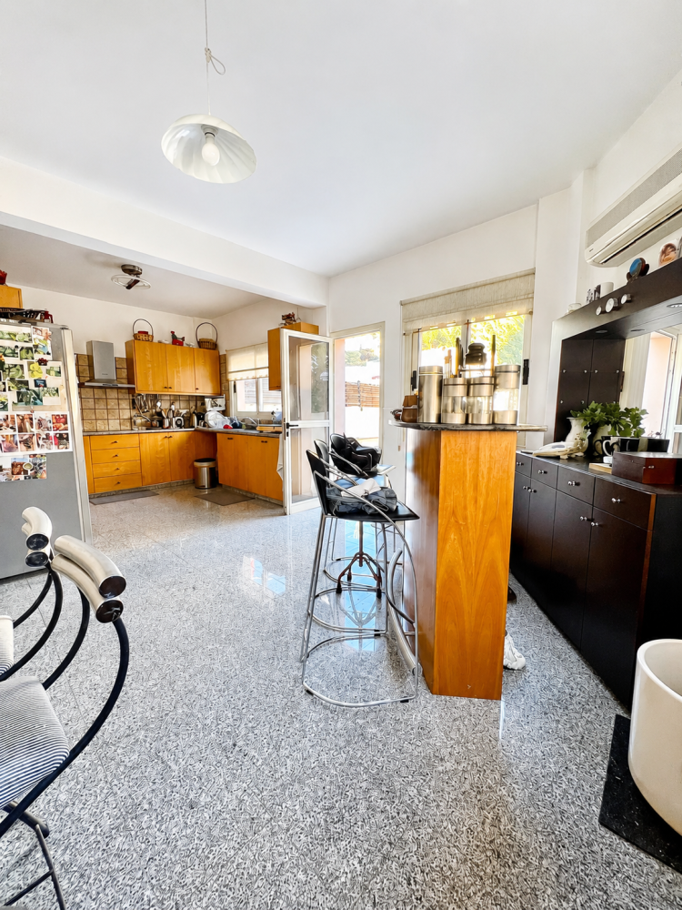 5 bedrooms Villa in Agios Athanasios, Limassol, Cyprus No. 62610