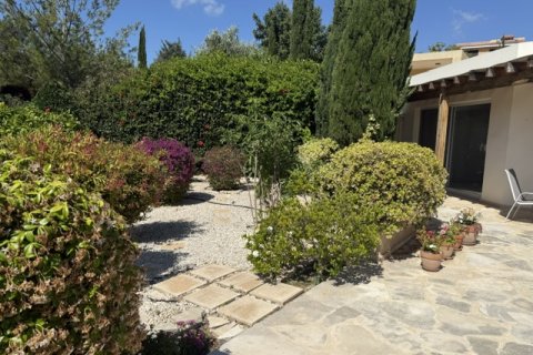 3 bedrooms Bungalow in Chloraka, Paphos, Cyprus No. 61406