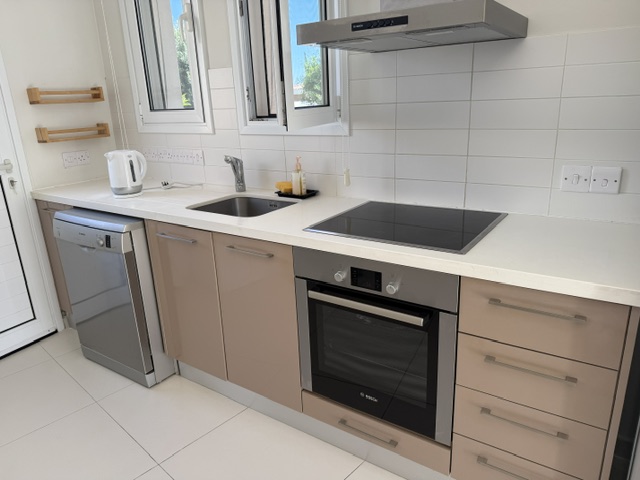 3 bedrooms Bungalow in Chloraka, Paphos, Cyprus No. 61406