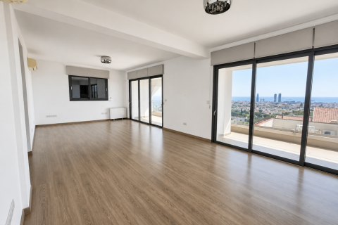 3 bedrooms Apartment in Limassol, Cyprus No. 61027