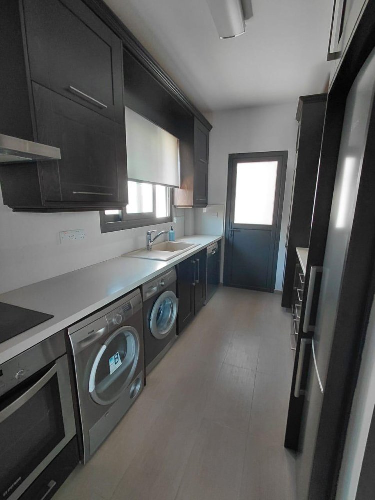 3 bedrooms Apartment in Limassol, Cyprus No. 61027